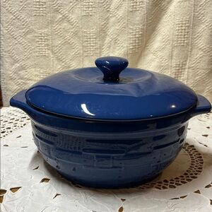 Longaberger cornflour blue, 4 quart lid casserole